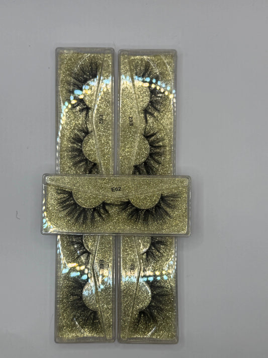 Golden Whisper – E62 Elegant Strip Lash Crown'd Cuties